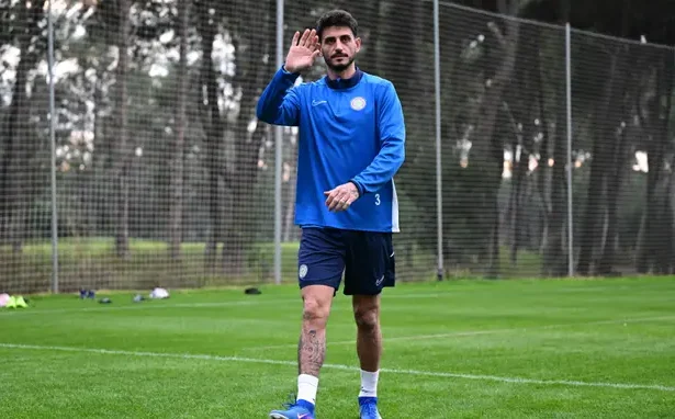 Çaykur Rizespor'da Flaş Ayrılık: Milli Futbolcu Samet Akaydin ile Yollar Ayrıldı