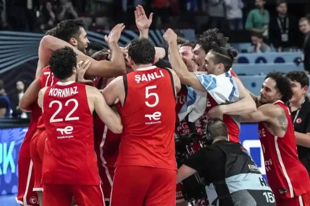 12 Dev Adam FIBA Dünya Sıralamasında 11. Sıradaki Yerini Korudu