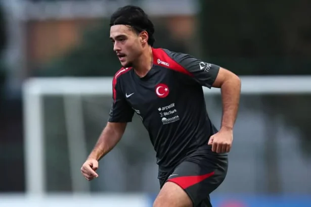Trabzonspor'da Tarihi Transfer: Aral Şimşir Rekor Bedelle Geliyor!
