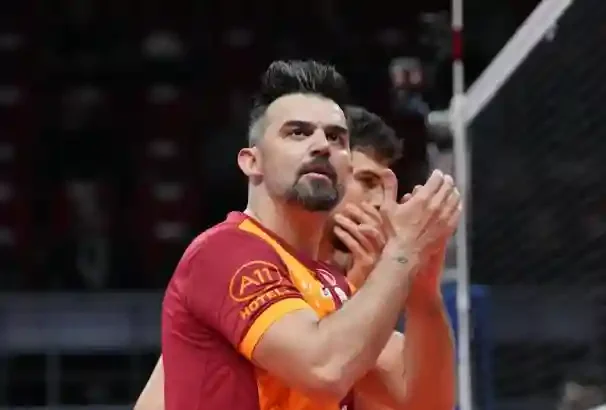 Galatasaray'da Arslan Ekşi İmzayı Attı: Tecrübeli Pasörle 1 Yıl Daha