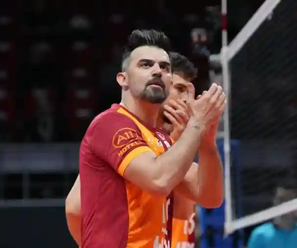 Galatasaray'da Arslan Ekşi İmzayı Attı: Tecrübeli Pasörle 1 Yıl Daha