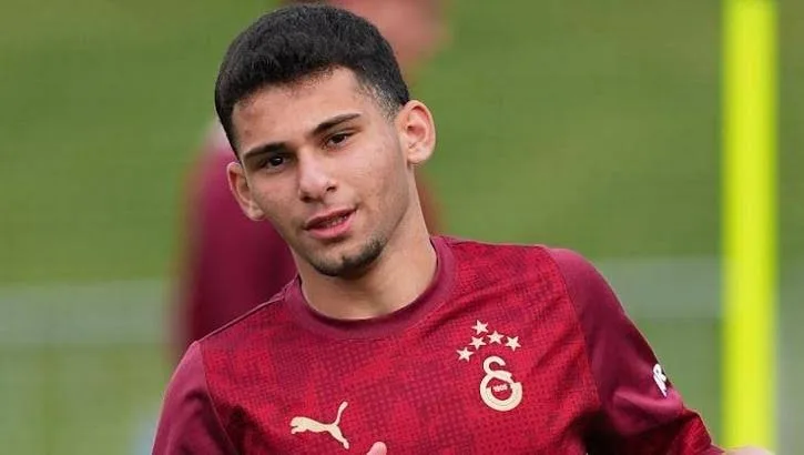 Galatasaray'dan Geleceğe İmza: 2009 Doğumlu Onur Kağan Yıldız Profesyonel Oldu