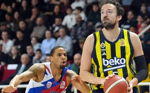 Fenerbahçe'de Efsane Geri Döndü: Sertaç Şanlı Yeniden Çubuklu Formayla!