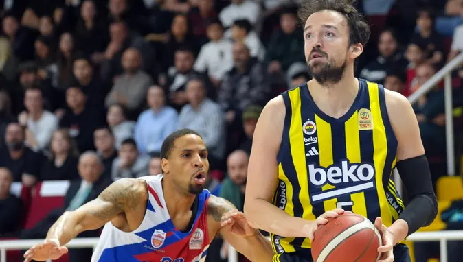 Fenerbahçe'de Efsane Geri Döndü: Sertaç Şanlı Yeniden Çubuklu Formayla!