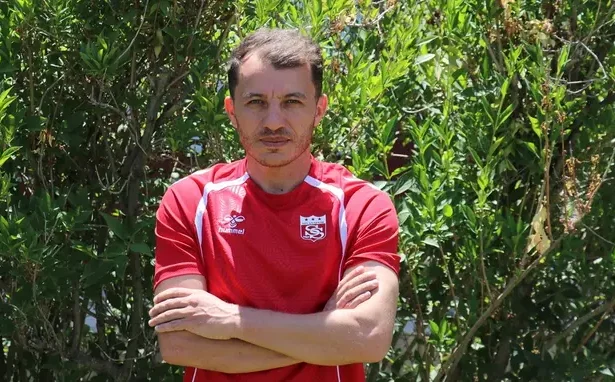 Sivasspor'un Efsane Kaptanı Ziya Erdal, Yardımcı Antrenör Olarak Yuvaya Döndü