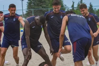 Trabzonspor'da Çift İdmanlı Mesai: Yeni Transfer Cenk Özkacar Sahaya İndi