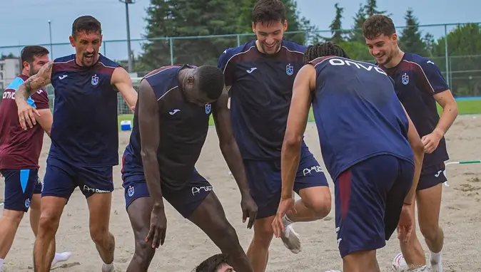 Trabzonspor'da Çift İdmanlı Mesai: Yeni Transfer Cenk Özkacar Sahaya İndi