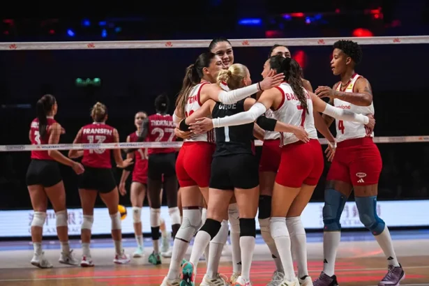 Filenin Sultanları'ndan Tarihi Geri Dönüş: Kanada'yı Yıkıp Yarı Finale Çıktık!
