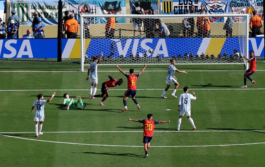 Enzo Fernandez'in Kırmızı Kartı ve İptal Edilen Gol