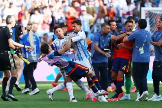 2026 Dünya Kupası Finalinde Skandal: Paredes, İspanyol Oyunculara Saldırdı!