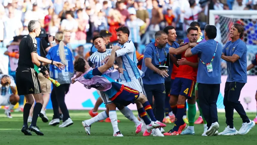 2026 Dünya Kupası Finalinde Skandal: Paredes, İspanyol Oyunculara Saldırdı!