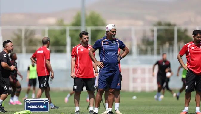 Sivasspor'a FIFA'dan Ağır Darbe: 3 Dönem Transfer Yasağı Daha Geldi!