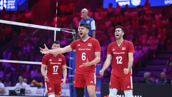 Filenin Efeleri Sırbistan'ı 3-0 Devirdi! VNL'de Final Yolu Açıldı