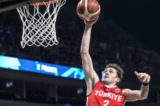 12 Dev Adam'dan Gövde Gösterisi: Litvanya'yı 94-66 Devirdik