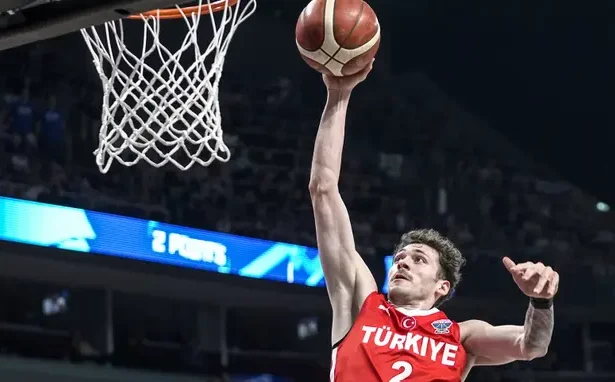 12 Dev Adam'dan Gövde Gösterisi: Litvanya'yı 94-66 Devirdik