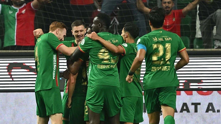 Amedspor'dan Süper Lig'de Tarihi Başlangıç: Erzurumspor'u 3-0 Mağlup Etti