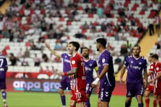 Antalyaspor'dan 1. Lig'e Nefes Kesen Başlangıç: Gol Düellosu 4-3