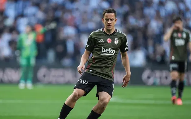 Beşiktaş'ta Orta Sahada Çifte Veda: Amir Hadziahmetovic ve Al-Musrati Ayrıldı