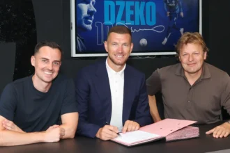 Schalke 04'te Edin Dzeko Rüzgarı Sürecek: 40 Yaşındaki Yıldıza Yeni Sözleşme!