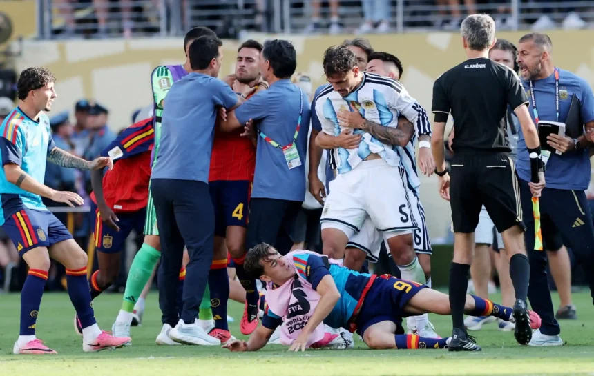 FIFA'dan Olaylı Final Kararı: Paredes ve Molina'ya Ağır Men Cezası
