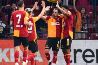 Galatasaray'dan Taraftarına Üç Puan Hediyesi: Göztepe'yi 3-2 ile Geçti
