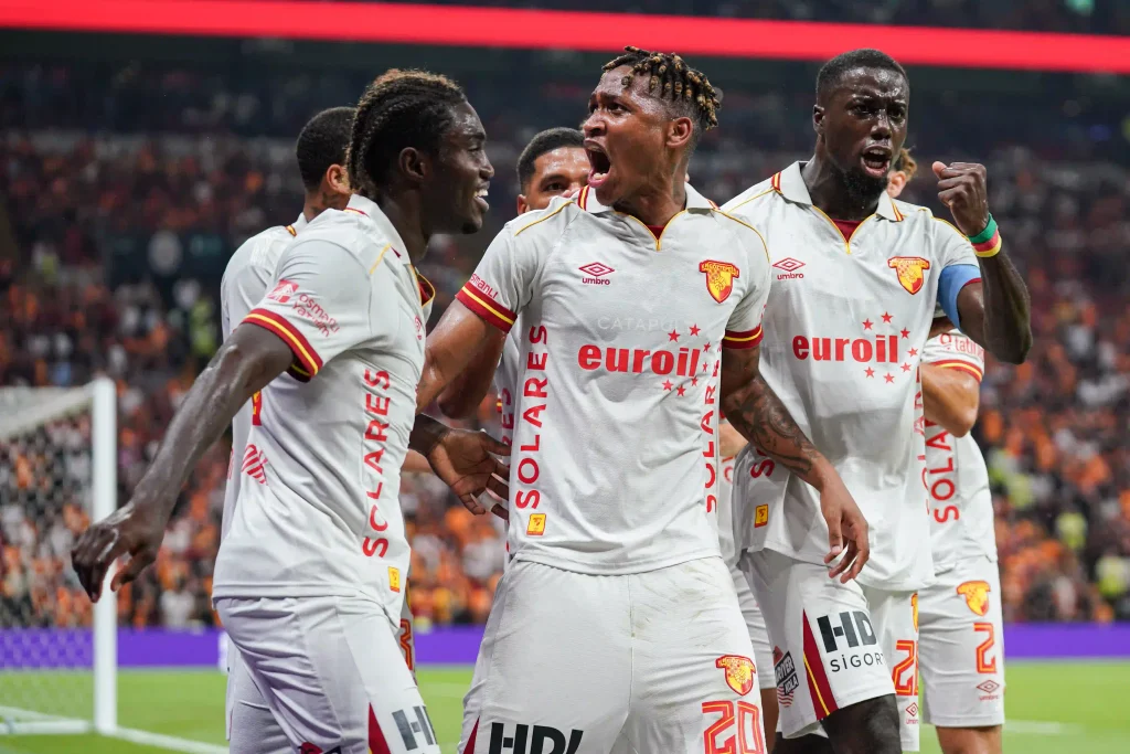 İlk Yarıda Nefes Kesen Gol Düellosu