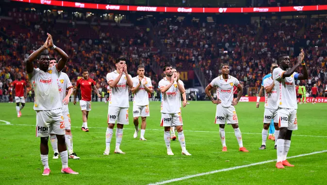 Göztepe'de Kabus Gibi Başlangıç: Galatasaray Yenilmezlik Serisini Sürdürüyor