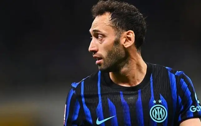 Hakan Çalhanoğlu'ndan Çarpıcı Gelecek Planı: "Hedefimde TFF Başkanlığı Var"