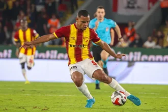 Göztepe'de Juan Sürprizi: Transfer Yatınca Yıldız Oyuncu Takımda Kalıyor