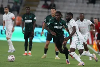 Kocaelispor'dan Muhteşem Geri Dönüş: Konyaspor'u 10 Kişi Bırakıp 2-1 Yıktı