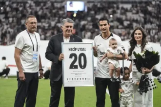 Beşiktaş'ta Bir Devrin Sonu: Kaptan Necip Uysal'dan Taraftara Veda