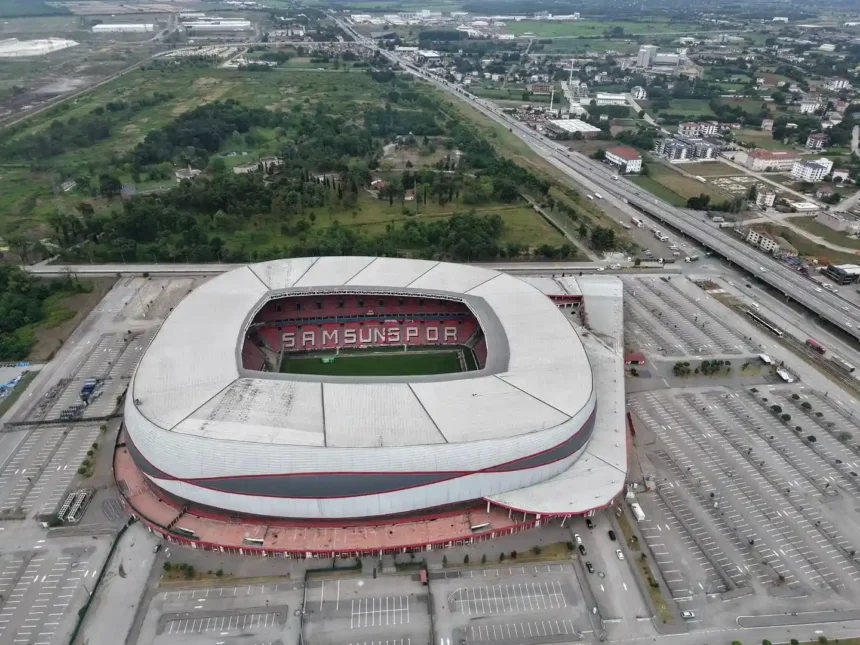 Samsun 19 Mayıs Stadyumu'nda Dünya Standartlarında Hibrit Zemin Dönemi