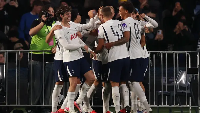 Sidney Süper Kupası'nda Tottenham 10 Kişiyle Chelsea'yi Devirdi