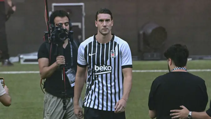 Beşiktaş'ın Yeni Yıldızı Dusan Vlahovic'ten Çarpıcı İtiraflar: "Italiano Aradı, Kararımı Verdim!"
