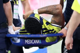 Fenerbahçe'de Oosterwolde Şoku: Sahalardan Kaç Hafta Uzak Kalacak?