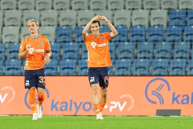 İstanbul Başakşehir'den Gençlerbirliği'ne Karşı 4 Gollü Gövde Gösterisi