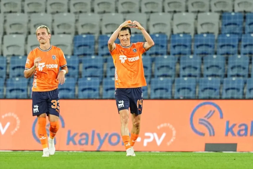 İstanbul Başakşehir'den Gençlerbirliği'ne Karşı 4 Gollü Gövde Gösterisi