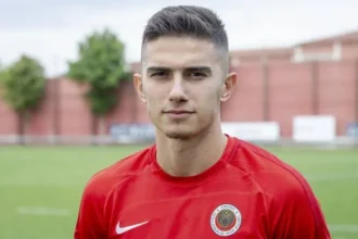 Berat Özdemir Kimdir? Yaşı, Boyu, Kilosu, Maaşı ve Sevgilisi
