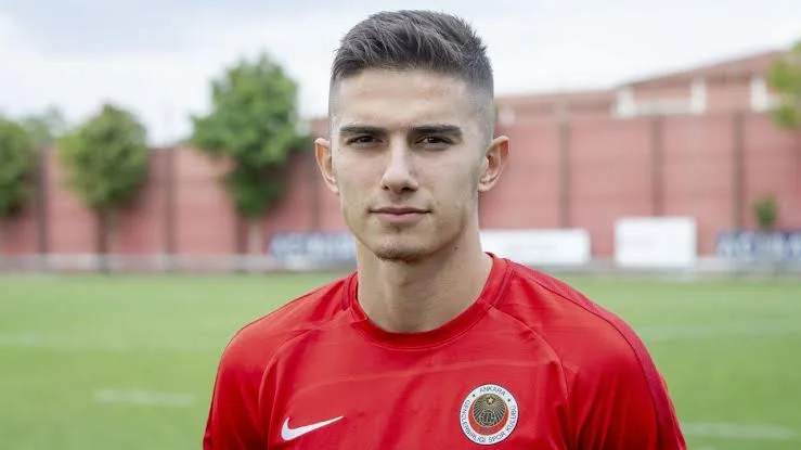 Berat Özdemir Kimdir? Yaşı, Boyu, Kilosu, Maaşı ve Sevgilisi
