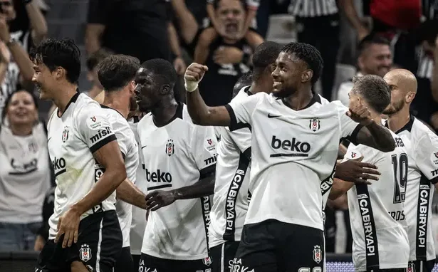 Beşiktaş'tan 3 Gollü Gövde Gösterisi: Kartal Liderlik Koltuğunda