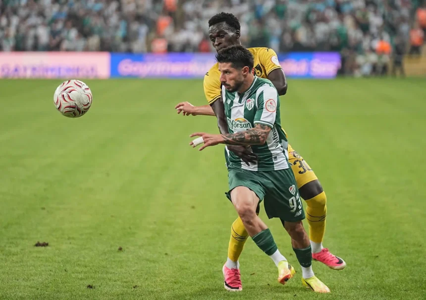 Bursaspor 40 Bin Taraftarı Önünde Şov Yaptı: İstanbulspor'u 4-0 Geçti