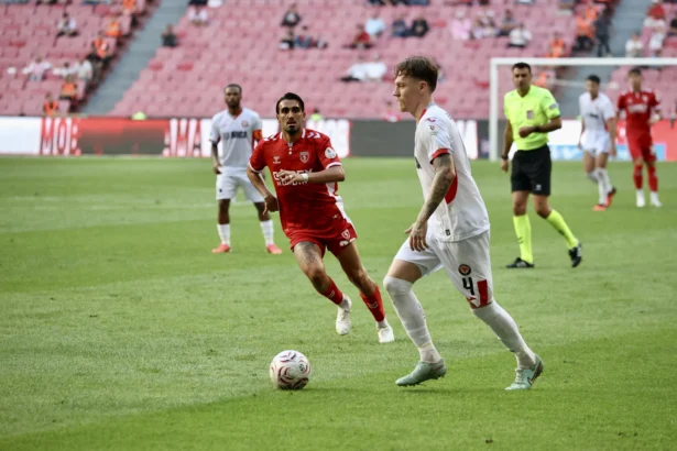 Samsunspor Sahasında Çorum FK'ya 5-1 Mağlup Oldu: 19 Mayıs'ta Ağır Hasar!
