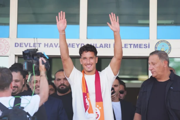 Galatasaray'ın Yeni Golcüsü Deniz Gül İstanbul'da!
