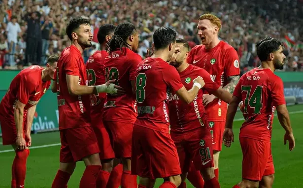 Amedspor'dan 5 Gollü Şov: Başakşehir'i Dağıttılar