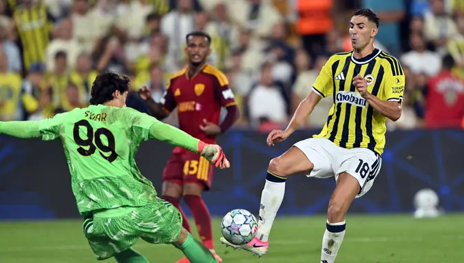 Fenerbahçe'de Şok Sakatlık: Milli Yıldız Mert Müldür Ameliyat Oldu