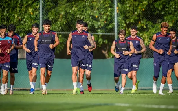 Trabzonspor'un 2026 UEFA Konferans Ligi Kadrosu Açıklandı: Yıldızlar Geçidi
