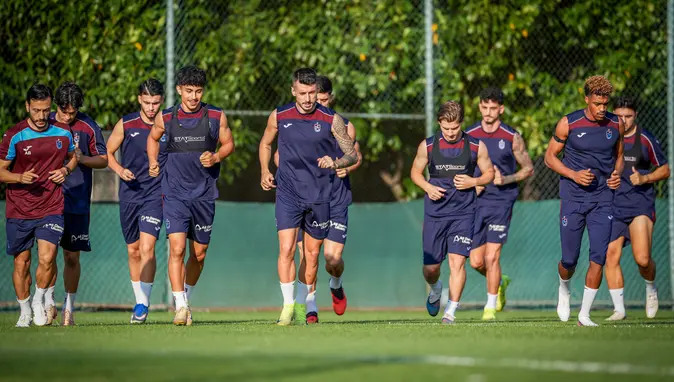 Trabzonspor'un 2026 UEFA Konferans Ligi Kadrosu Açıklandı: Yıldızlar Geçidi