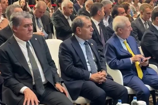 Tarihi Zirve: Aziz Yıldırım ve Dursun Özbek'in Süper Kupa Tanıtımındaki Görüntüsü Gündem Oldu