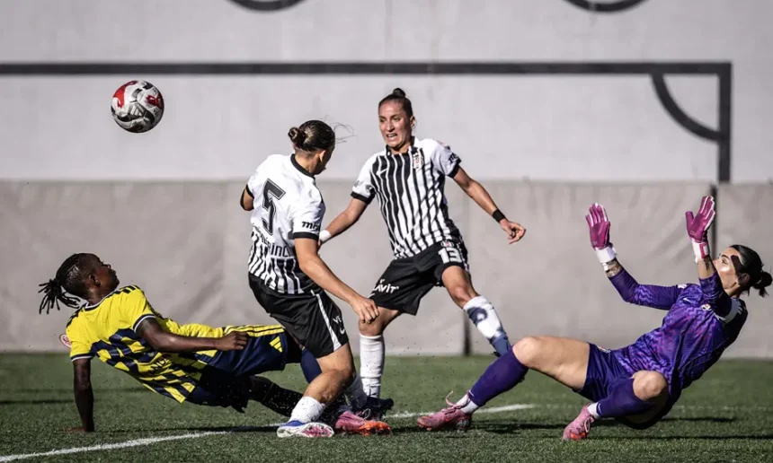 Fenerbahçe ArsaVev Kadın Futbol Takımı Derbide Beşiktaş’ı 3-0 İle Geçti
