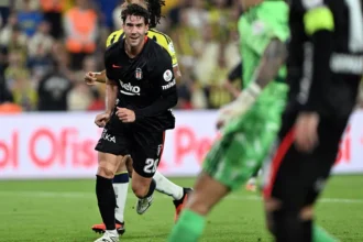 Kadıköy'de Tarihi Derbi: Beşiktaş, Geriye Düştüğü Maçta Fenerbahçe'yi 2-1 Devirdi